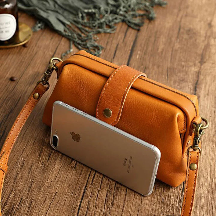 Quinn - Classic Retro Shoulder Bag